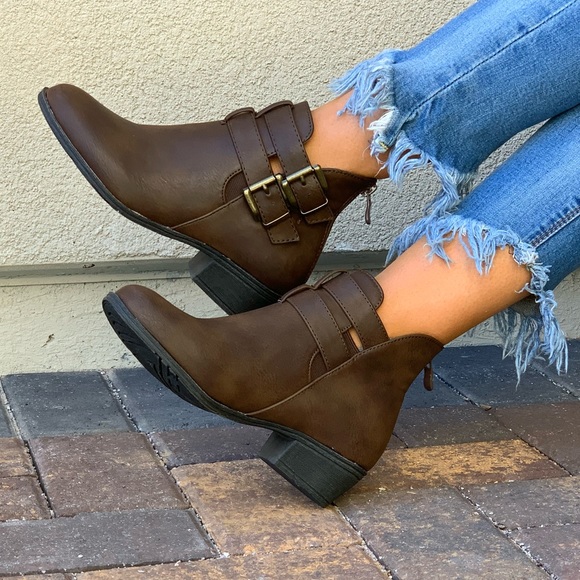 Texas Brown Distressed Double Buckle Ankle Boots - Picture 4 of 7